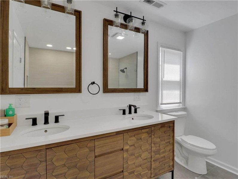 Photo 4 of 24 residential for sale in Virginia Beach virginia