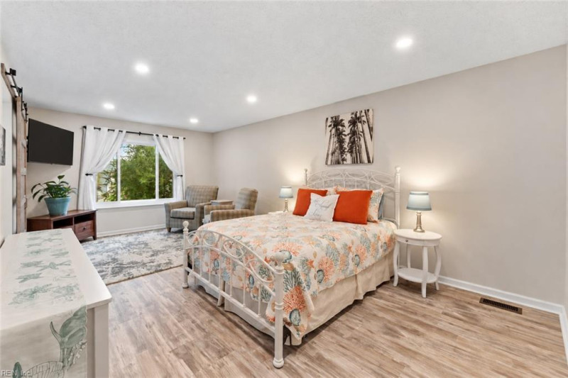 Photo 18 of 40 residential for sale in Virginia Beach virginia
