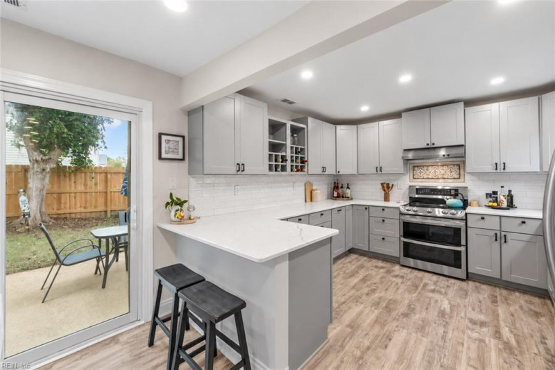 Photo 3 of 40 residential for sale in Virginia Beach virginia
