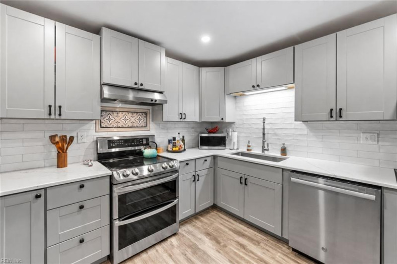 Photo 4 of 40 residential for sale in Virginia Beach virginia