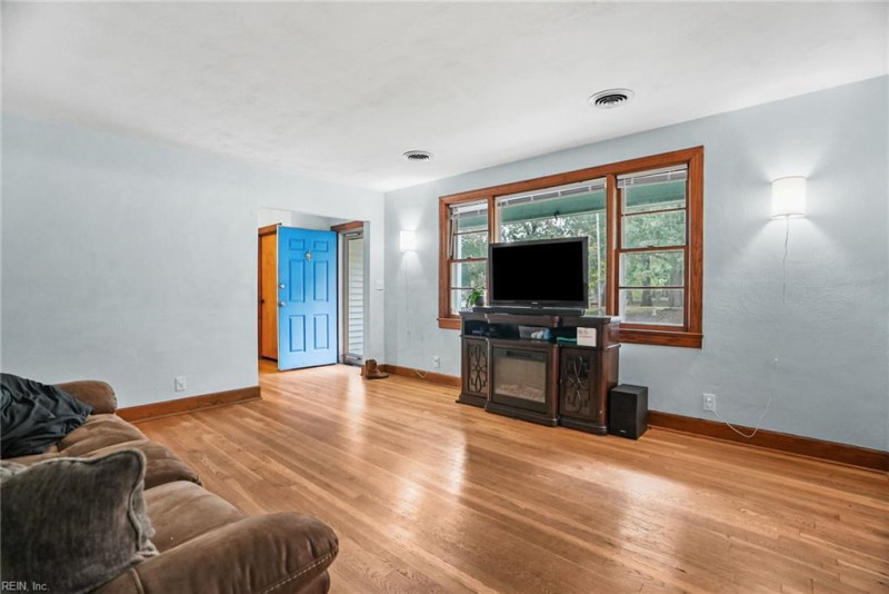 Photo 13 of 50 residential for sale in Chesapeake virginia Photo 13 of 50 residential for sale in Chesapeake virginia