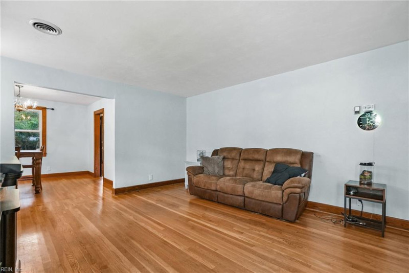 Photo 8 of 50 residential for sale in Chesapeake virginia Photo 8 of 50 residential for sale in Chesapeake virginia