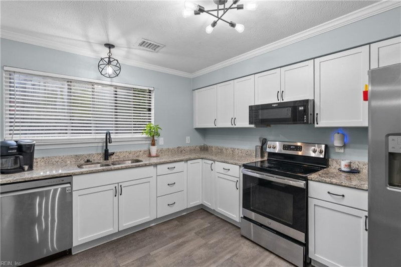 Photo 14 of 35 residential for sale in Newport News virginia