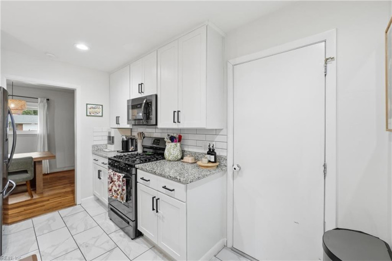 Photo 12 of 38 residential for sale in Virginia Beach virginia