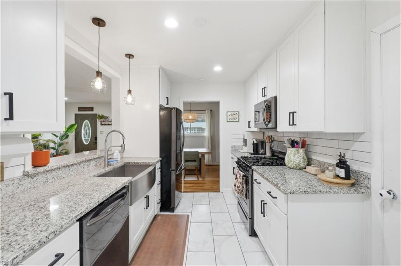 Photo 13 of 38 residential for sale in Virginia Beach virginia