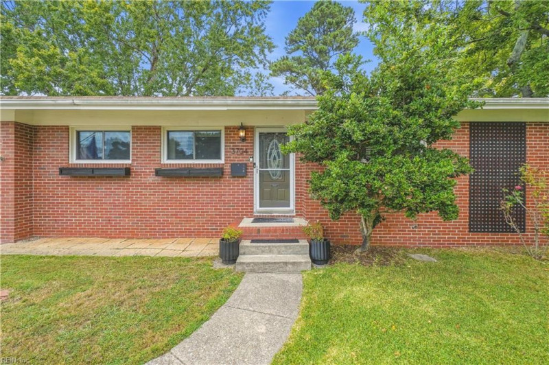 Photo 2 of 38 residential for sale in Virginia Beach virginia