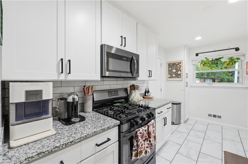 Photo 9 of 38 residential for sale in Virginia Beach virginia