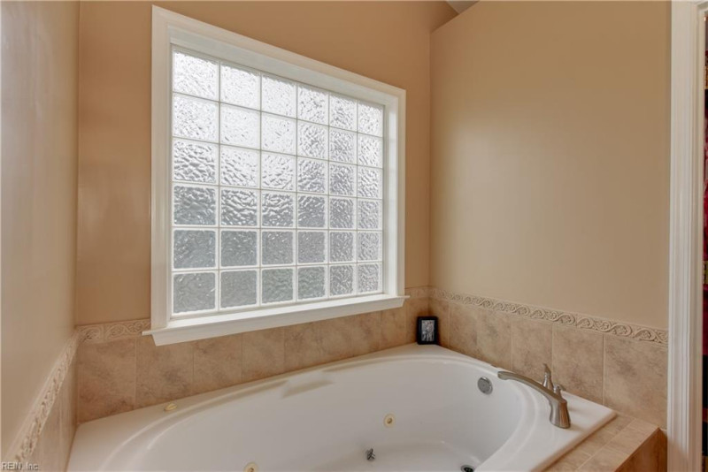 Photo 17 of 27 residential for sale in Suffolk virginia