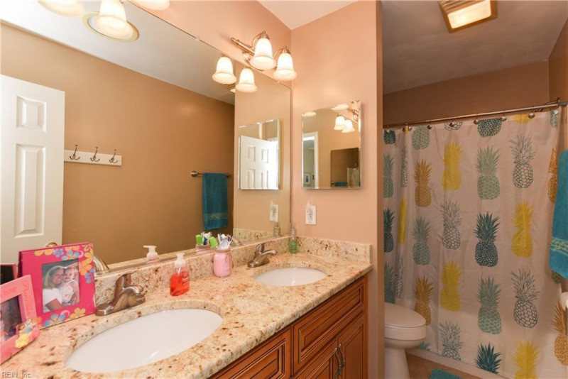 Photo 19 of 27 residential for sale in Suffolk virginia