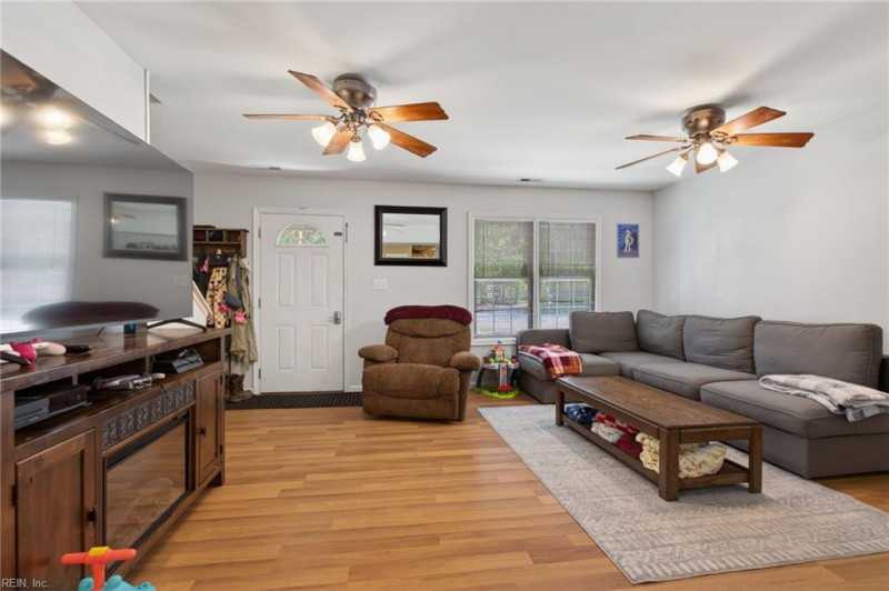 Photo 6 of 28 residential for sale in Middlesex County virginia