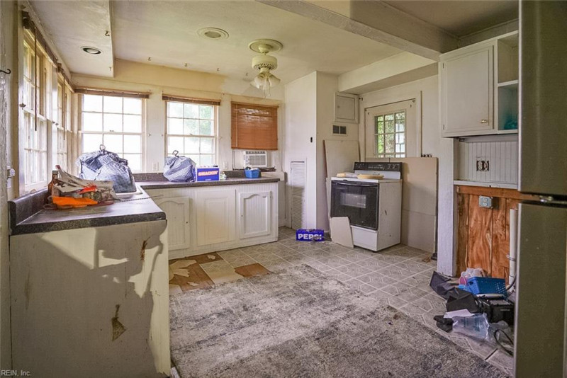 Photo 10 of 18 residential for sale in Portsmouth virginia