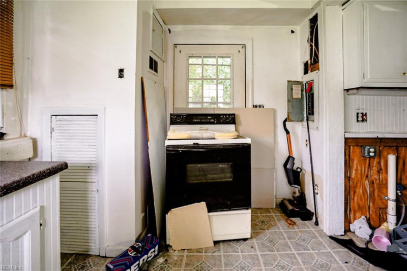 Photo 12 of 18 residential for sale in Portsmouth virginia