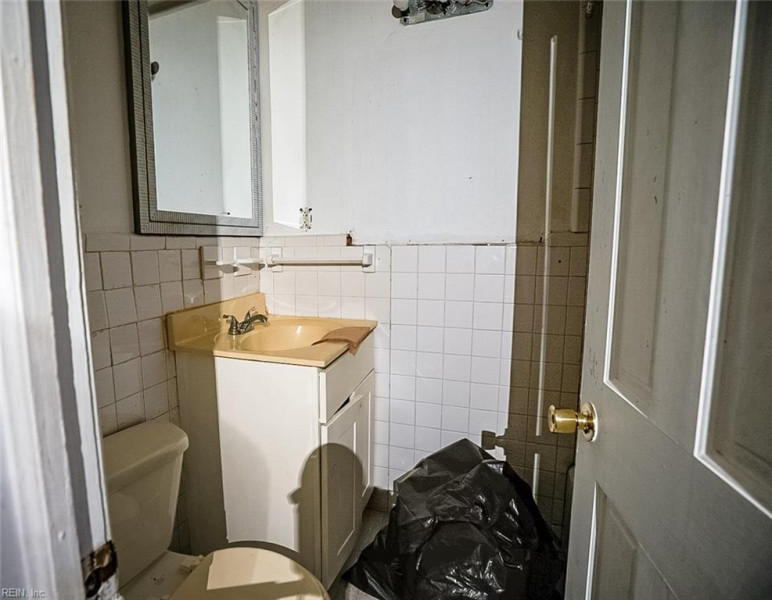 Photo 14 of 18 residential for sale in Portsmouth virginia