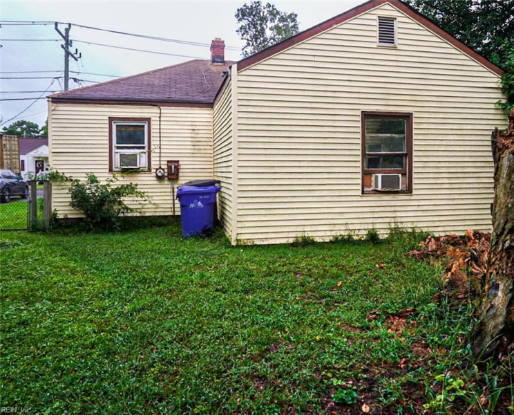 Photo 3 of 18 residential for sale in Portsmouth virginia