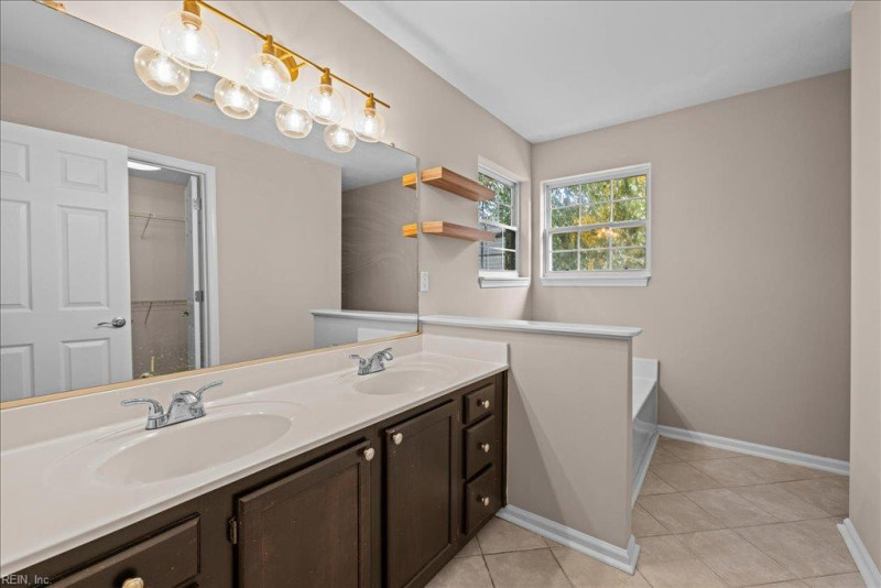 Photo 15 of 32 residential for sale in Chesapeake virginia