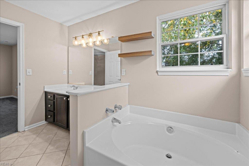 Photo 16 of 32 residential for sale in Chesapeake virginia