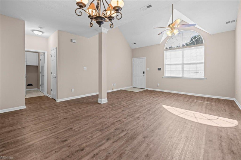 Photo 3 of 32 residential for sale in Chesapeake virginia