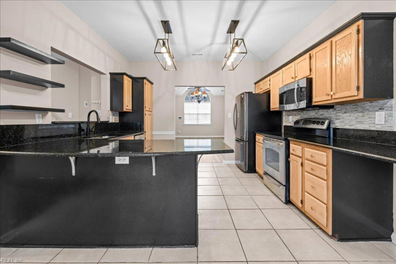 Photo 5 of 32 residential for sale in Chesapeake virginia