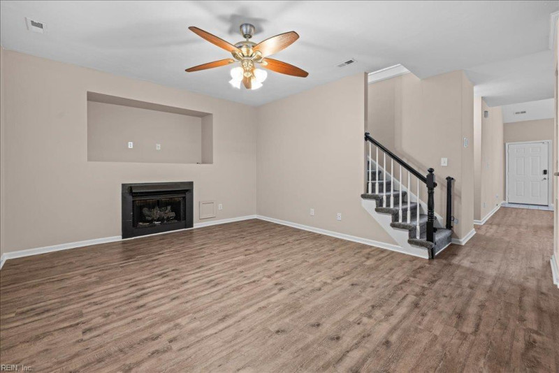 Photo 7 of 32 residential for sale in Chesapeake virginia