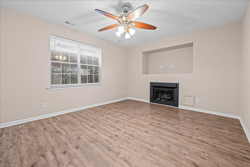 Photo 8 of 32 residential for sale in Chesapeake virginia