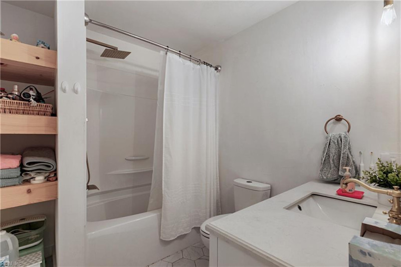Photo 23 of 35 residential for sale in Gloucester County virginia