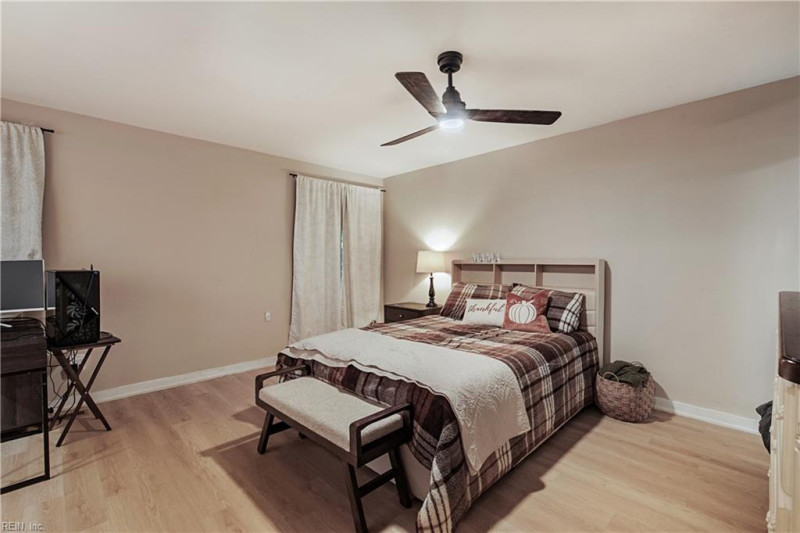 Photo 25 of 35 residential for sale in Gloucester County virginia