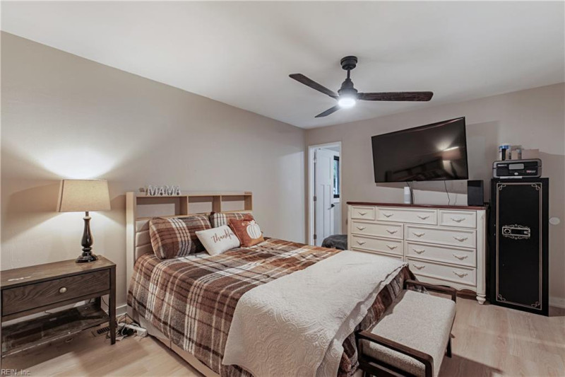 Photo 27 of 35 residential for sale in Gloucester County virginia