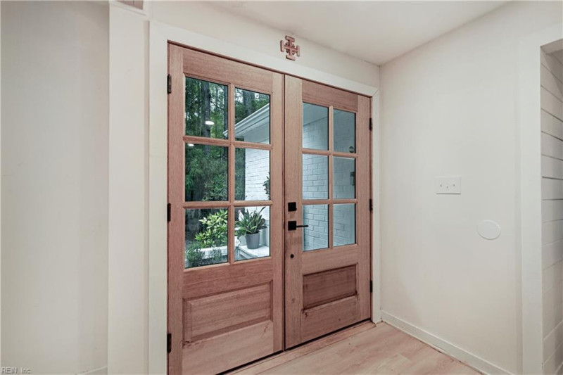 Photo 4 of 35 residential for sale in Gloucester County virginia