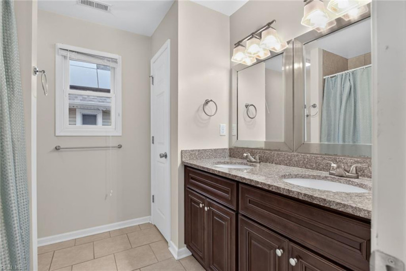 Photo 3 of 39 residential for sale in Portsmouth virginia