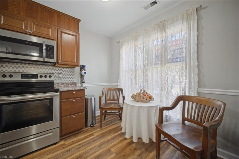 Photo 10 of 43 residential for sale in Suffolk virginia