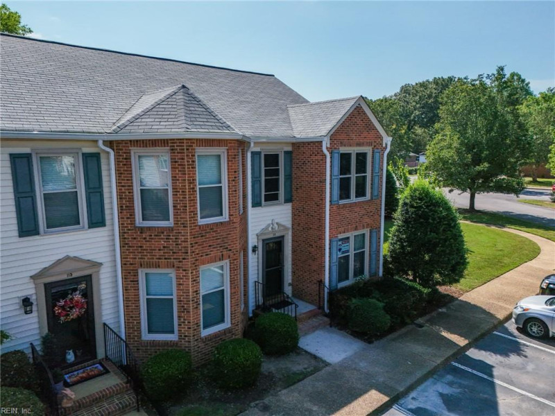 Photo 3 of 43 residential for sale in Suffolk virginia