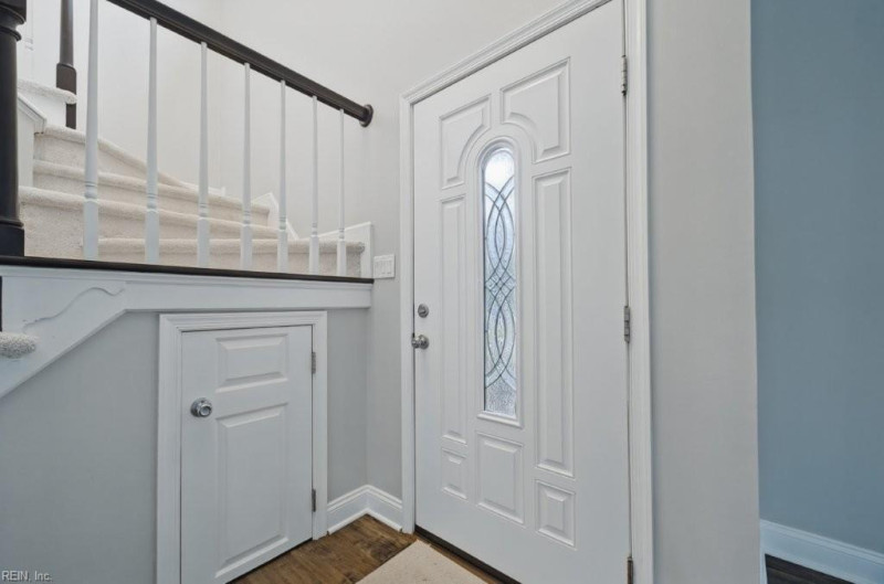 Photo 5 of 33 residential for sale in Newport News virginia