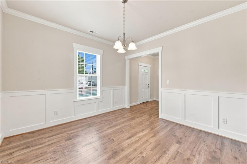 Photo 16 of 41 residential for sale in Chesapeake virginia