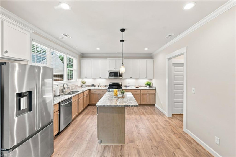 Photo 4 of 41 residential for sale in Chesapeake virginia