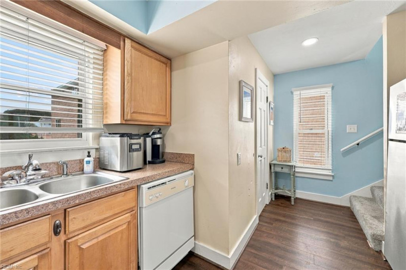 Photo 11 of 43 residential for sale in Virginia Beach virginia