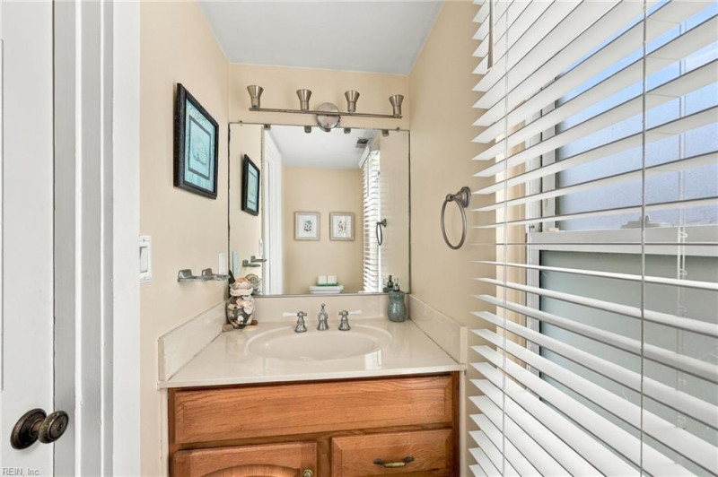 Photo 12 of 43 residential for sale in Virginia Beach virginia