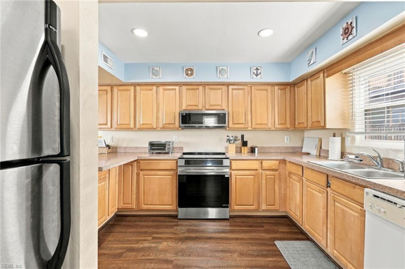 Photo 13 of 43 residential for sale in Virginia Beach virginia