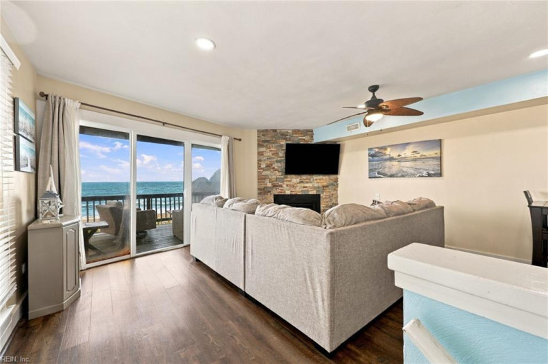 Photo 3 of 43 residential for sale in Virginia Beach virginia