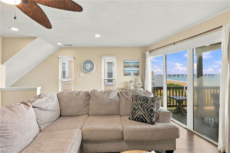 Photo 4 of 43 residential for sale in Virginia Beach virginia