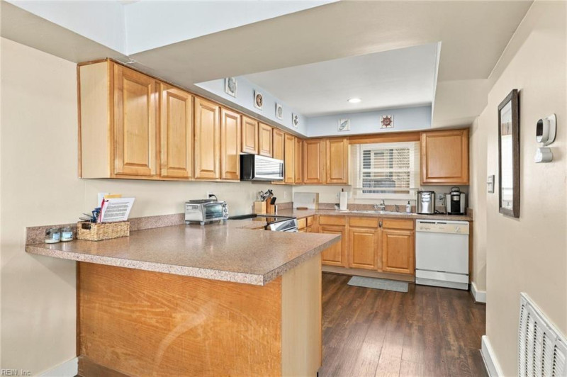 Photo 8 of 43 residential for sale in Virginia Beach virginia