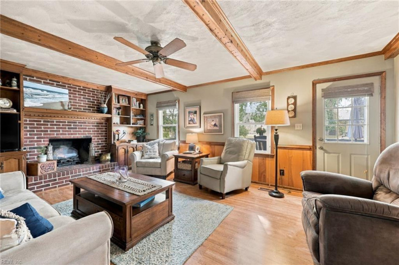 Photo 11 of 47 residential for sale in Chesapeake virginia