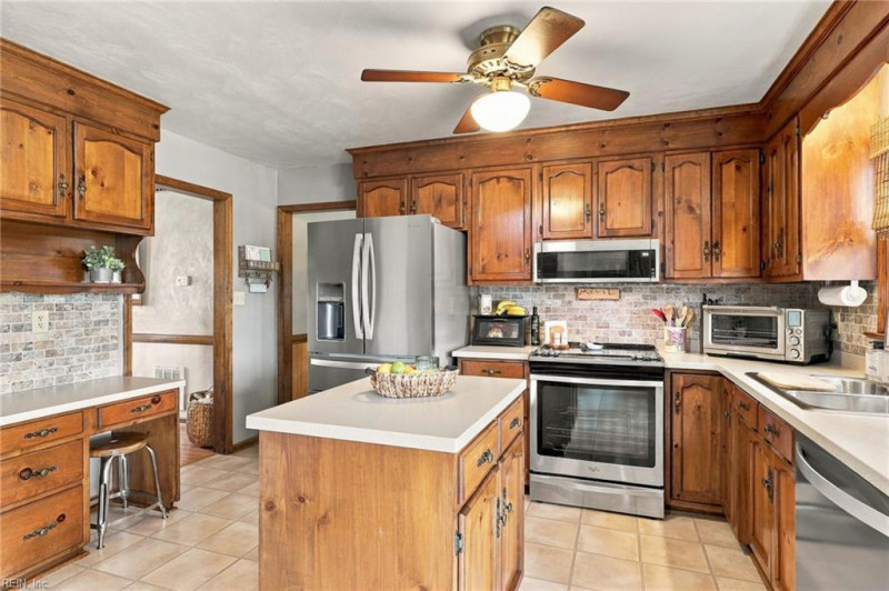 Photo 12 of 47 residential for sale in Chesapeake virginia
