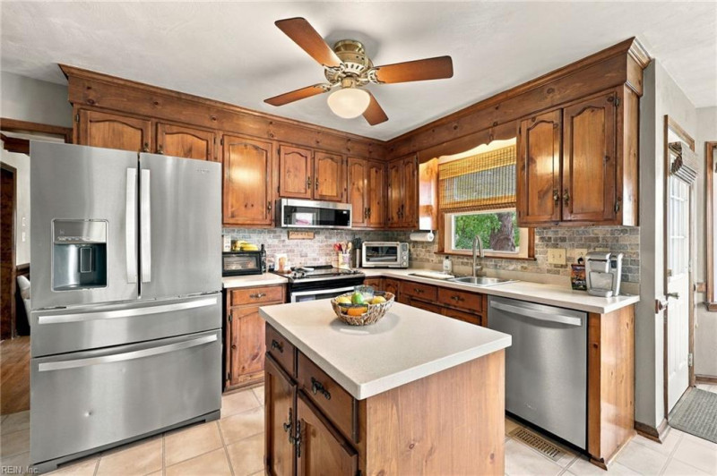 Photo 13 of 47 residential for sale in Chesapeake virginia