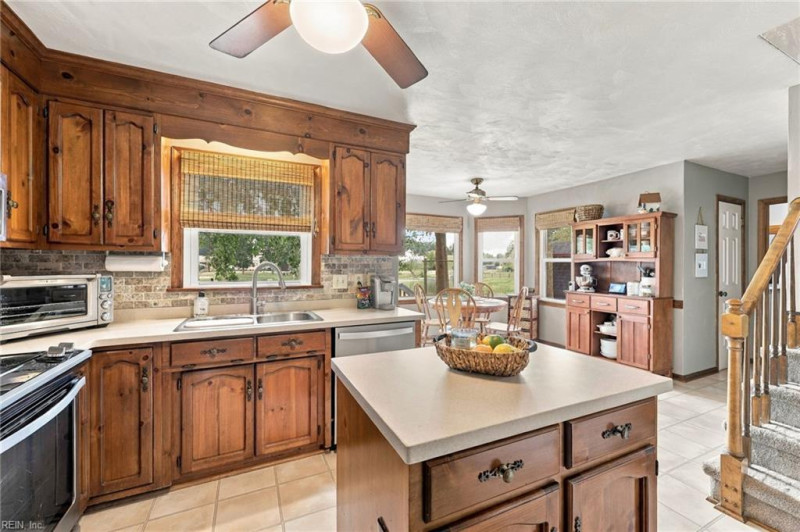 Photo 14 of 47 residential for sale in Chesapeake virginia