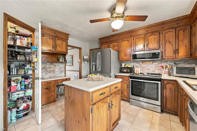 Photo 16 of 47 residential for sale in Chesapeake virginia