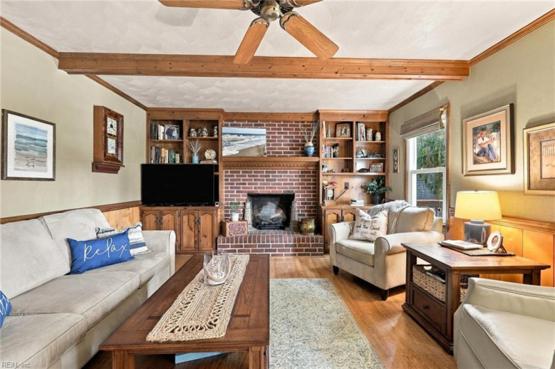 Photo 8 of 47 residential for sale in Chesapeake virginia