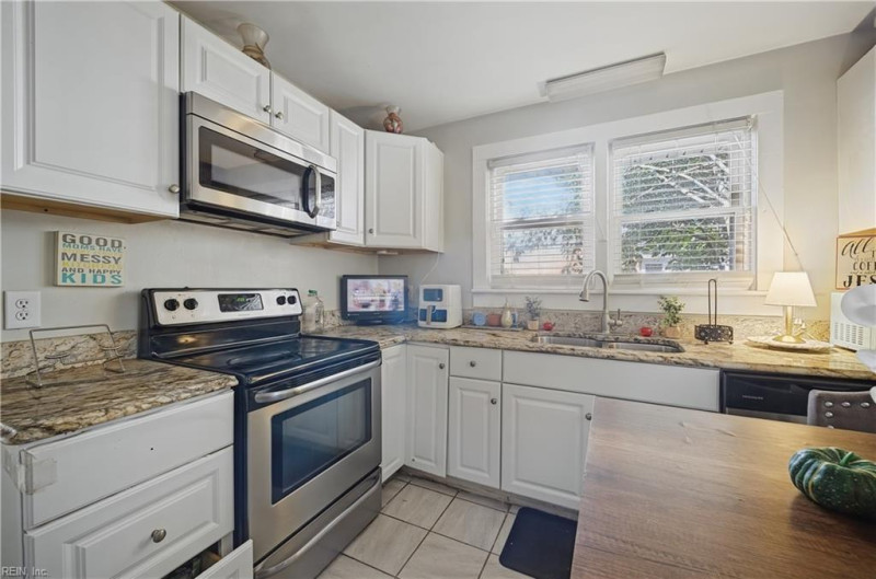 Photo 12 of 21 residential for sale in Portsmouth virginia