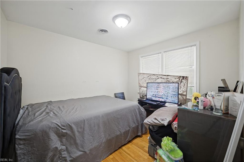 Photo 15 of 21 residential for sale in Portsmouth virginia