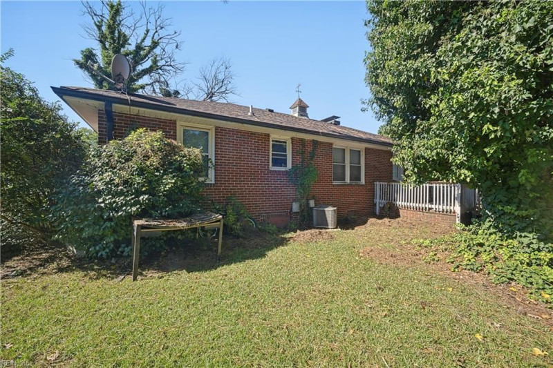 Photo 18 of 21 residential for sale in Portsmouth virginia
