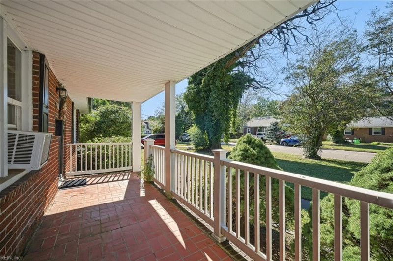 Photo 4 of 21 residential for sale in Portsmouth virginia